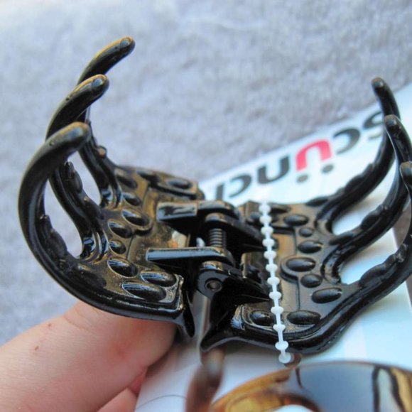 2 Scunci No Slip Grip All Day Hold Jaw Hair Clips Brown Black Plastic Claw Stay - Picture 4 of 6